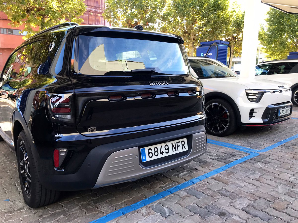 automotorcope's tweet photo. Esta es la #autonovedad de la semana en #coches : #SMART5 #Smart5 #SuvPremiun ⚡️🔋Te lo hemos contado y puedes volverlo a escuchar 🎧 @COPE #motor @Poniendocalles https://t.co/kwcoAsYEf5