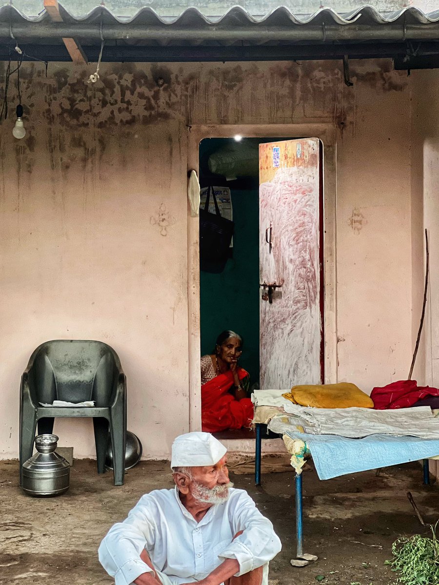 तुझे सारे उन्हाळे
हिवाळे पावसाळे
मी सोबत हात कायमचा
तुझा धरणार आहे.

मी सारी जिंदगी माझी,
तुला जपणार आहे.♥️