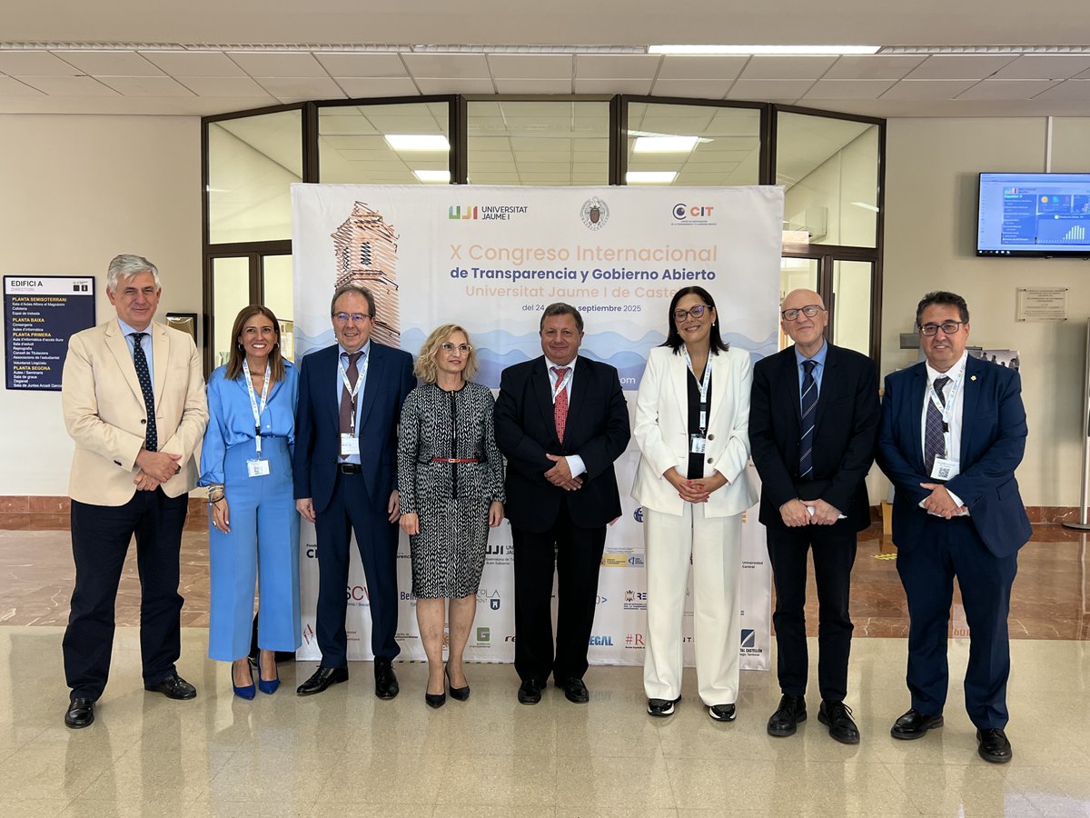 ¡Arranca el #CIT2025! 👏
En la inauguración las distintas autoridades han coincidido en resaltar la importancia de crear herramientas de transparencia "fáciles y naturales" para que la ciudadanía se sienta implicada.

#derecho #Transparencia