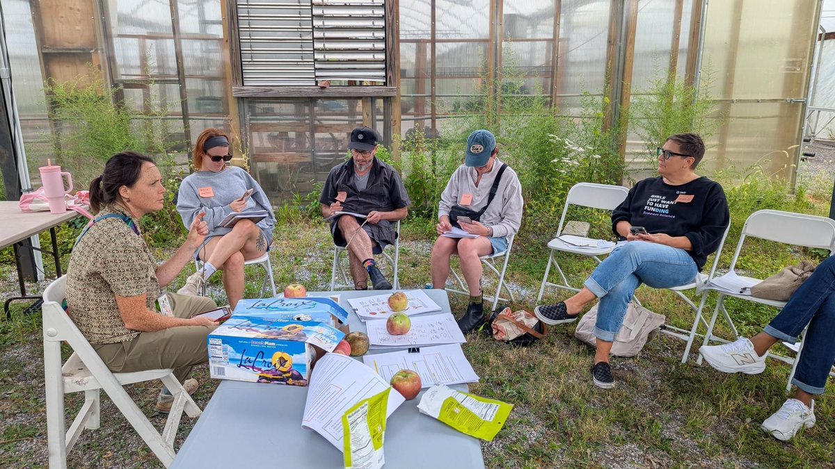 Next Tuesday we have another free urban botany class from our Urban Agriculture Program Manager, Catherine , at the Former Greensgrow Farms! Join us on Tuesday from 1PM-3PM! 

Interested in joining? RSVP here: signupgenius.com/go/10C054CAEAB…