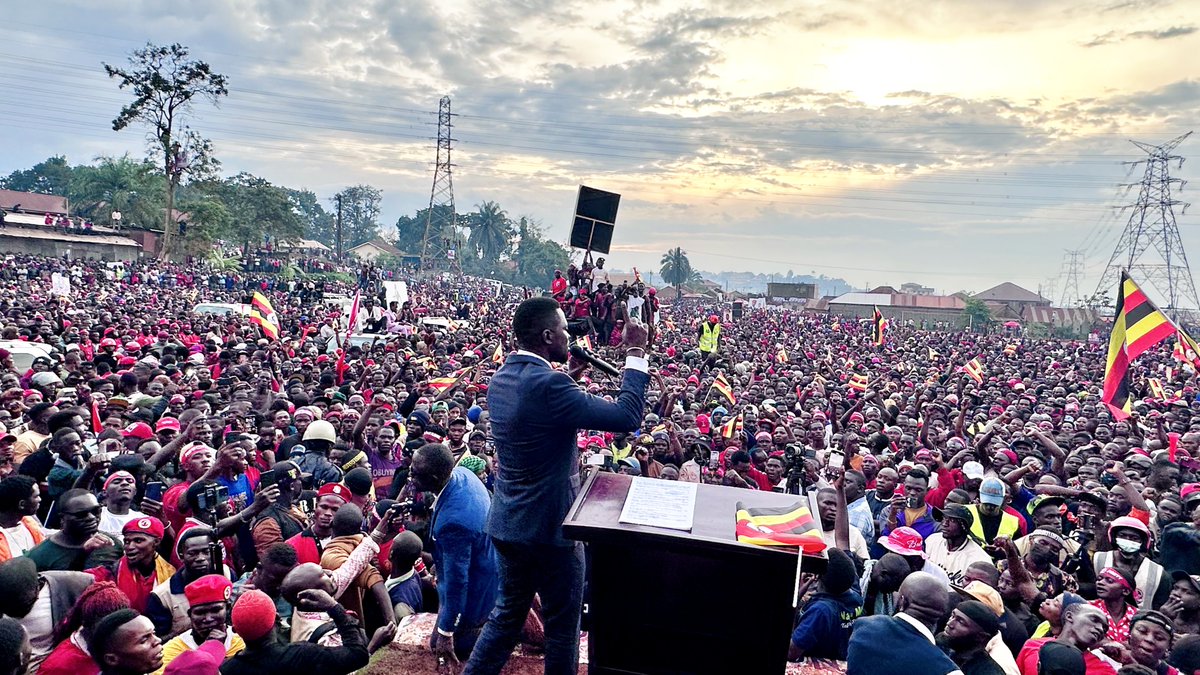 Kyagulanyi Robert Ssentamu Bobi Wine!

Put respect to that name!