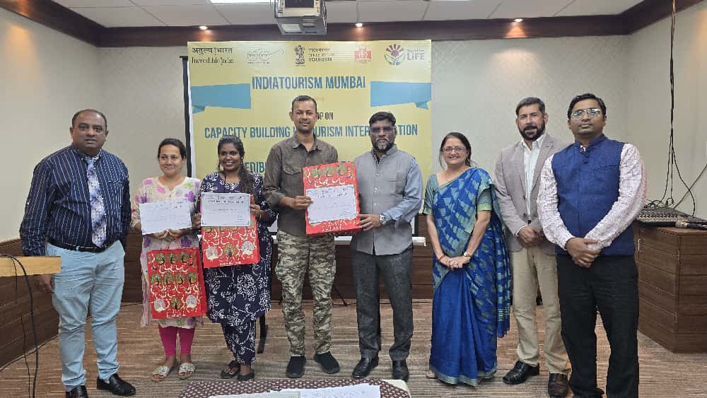 IndiatourismM's tweet photo. ๐โจ Indiatourism Mumbai held a 2-day workshop (23โ24 Sept) for IITFCs & Tourist Guides, covering soft skills, tour design, storytelling & innovation. Interactive sessions + group presentations equipped guides to deliver inclusive & world-class visitor experiences. ๐ #tourismgoi https://t.co/NhVgl3H8Fr
