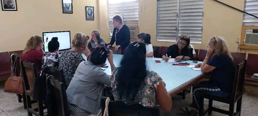 Se realiza en la <a href="/univholguinera/">UniversidadHolguin</a> curso de superación para cuadros con el tema:La ética del cuadro y la importancia en la formación del profesional de la Cultura Física.
<a href="/CubaMES/">MES</a> <a href="/JvelabVela/">jessica vela batista</a> <a href="/LERuizM/">Luis Ernesto UHo 🇨🇺</a> <a href="/Marisol_PerezC/">Marisol Pérez Campaña</a> 
<a href="/WalterBG_MES/">Walter Baluja García</a> <a href="/AniuskaOrtizP/">Aniuska Ortiz</a>