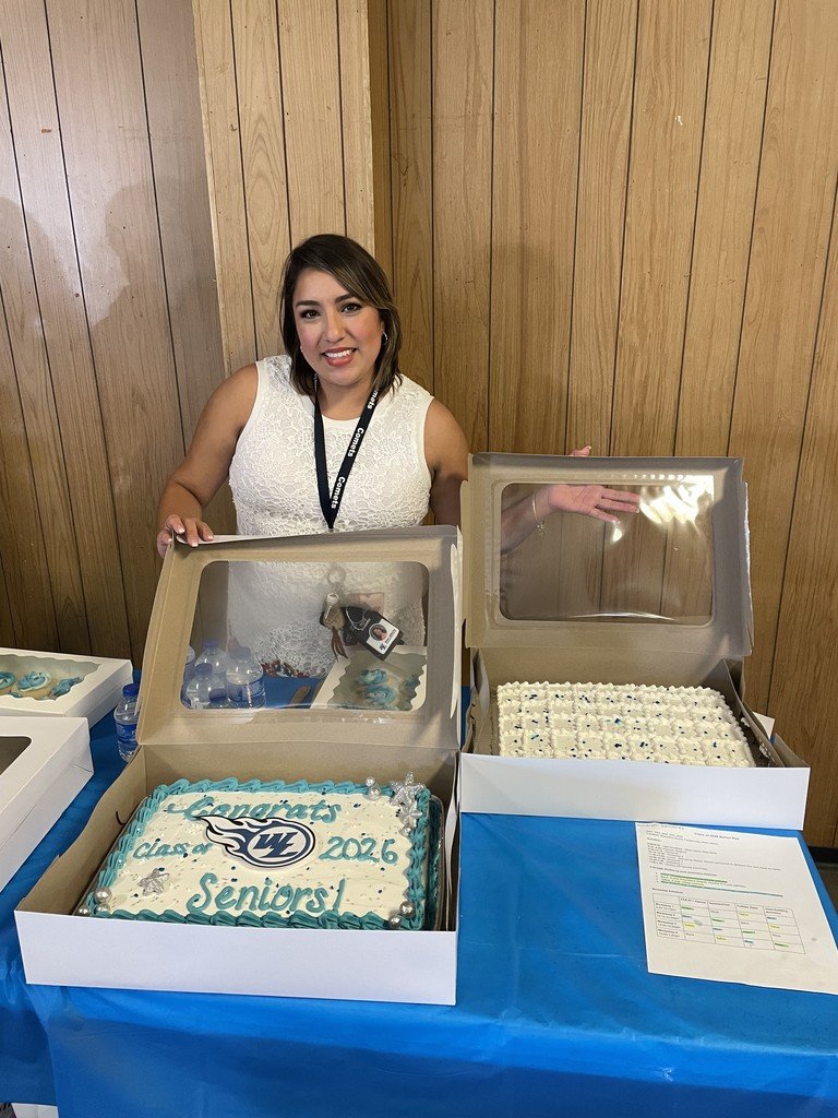 WestLibertyCSD's tweet image. The Class of 2026 would like to thank 7th-grade Dual Language Teacher, Citlaly Fernandez, for the AMAZING cakes and cookies at Senior Day today!  #wlcomets #classof2026