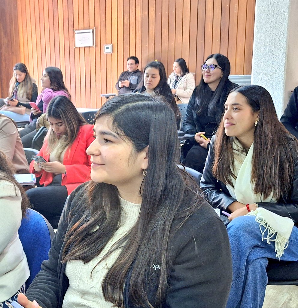 Y la realidad que se vive en los centros de salud públicos, así como recoger inquietudes de los profesionales de la salud pública en torno al tema 🚺

#FCSUTalca ✨️