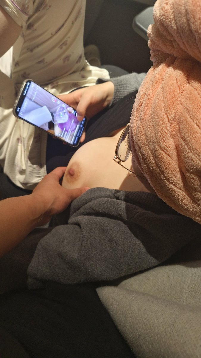 0551MoMoXCW's tweet photo. @LateashaByrd3 虽然女友毕业之后屁股大了一圈，但是一直算是胸大腿细，而且特别白，奶头粉粉的 https://t.co/AXcDjwtIko