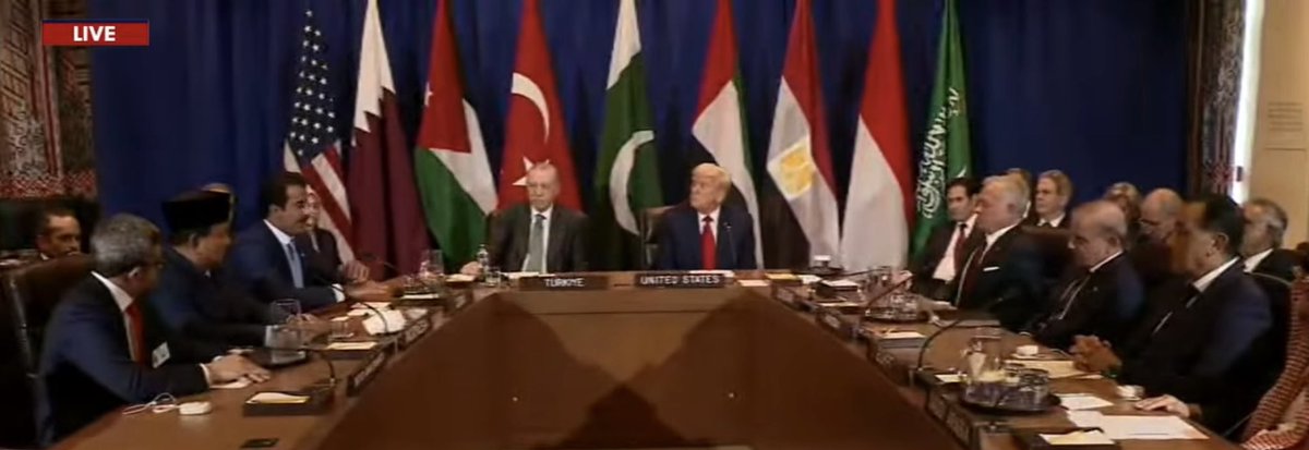 ABD-Müslüman ülkeler Gazze Zirvesi başladı. Oturum düzeninde Trump ve Erdoğan ortaklaşa ev sahipliği yapıyor gibi.