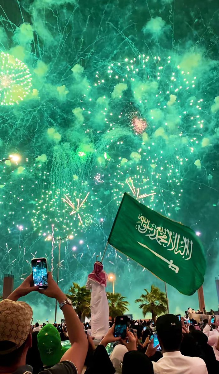 وطنٌ يخطو بشوقٍ نحو المستقبل

#اليوم_الوطني_السعودي_95 
#عزنا_بطبعنا 
#اليوم_الوطني_السعودي