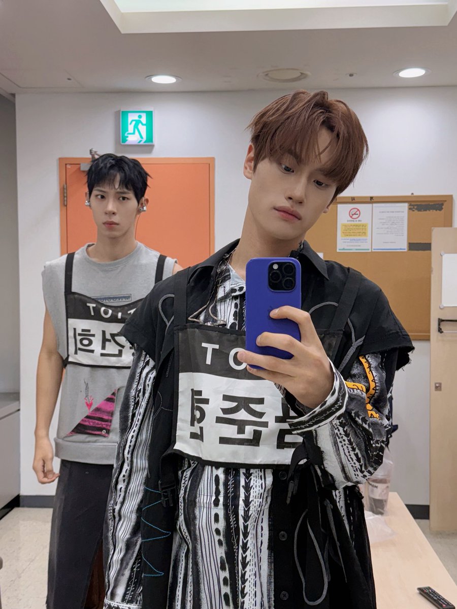 TIOT_NOW's tweet photo. [#준현]  
두번째 My pride 쇼챔 완료! 🤣

#금준현 #KUMJUNHYEON 
#TIOT #티아이오티 https://t.co/TZ0iJTKL46