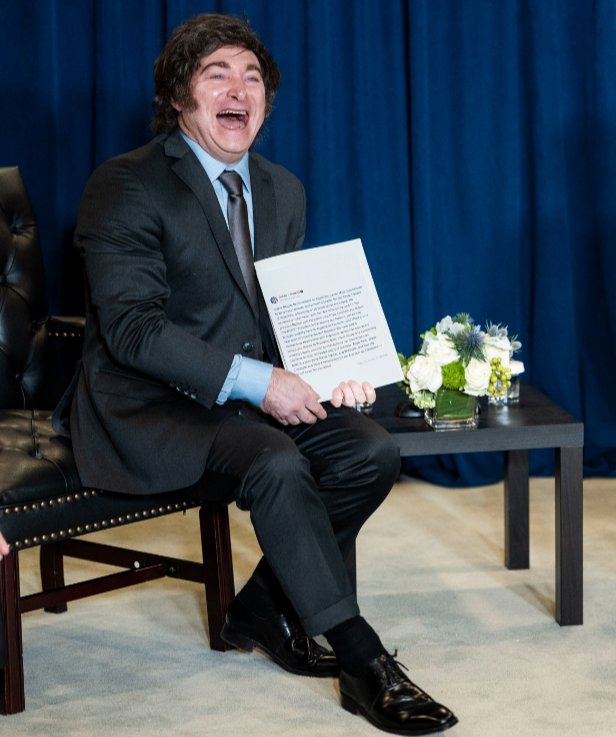 Esta foto del idiota es real o es IA?