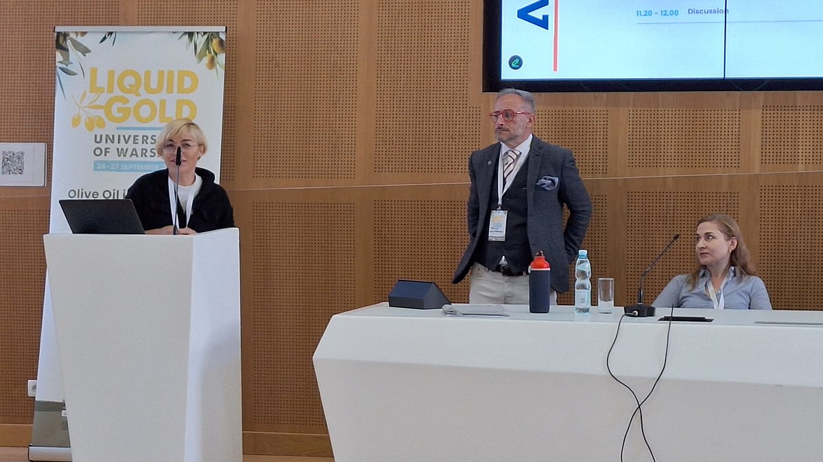 PCMA_UW's tweet image. 🌿 Day 1 of the international conference #LiquidGold: Olive Oil in Antiquity is in full swing! 
The event, co-organized by our colleagues: 🔸Dorota Dzierzbicka,🔸Paulina Komar, &amp;amp; 🔸Urszula Wicenciak-Núñez, will continue at @UniWarszawski for three more deays!