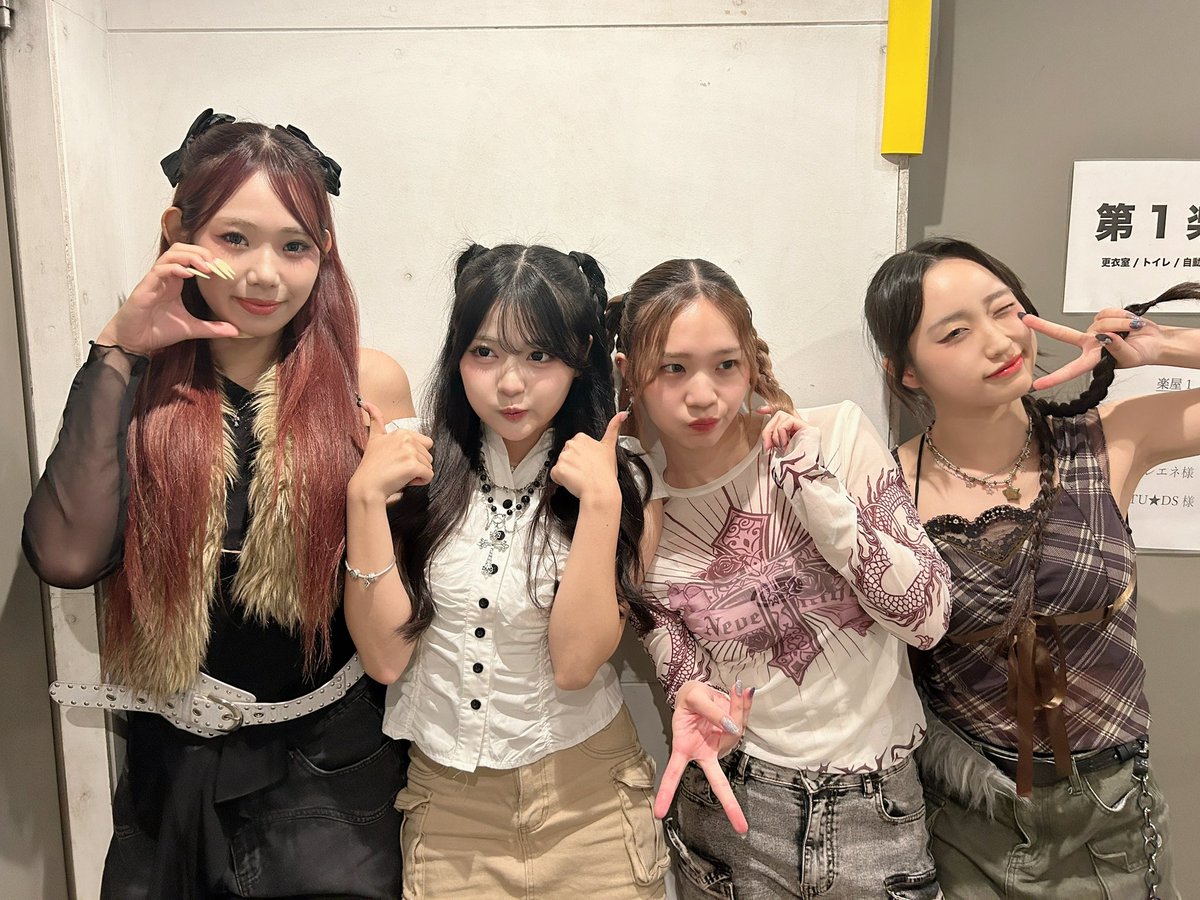 【ライブ終了！】
▪︎9/24(水) 西永福JAM
『A-Russian』

祝日明けの西永福💨
ありがとうございました！

\次回のライブは明日🔥/
▪︎9/25(木)📍原宿

▼チケットはコチラ🎫▼
t.livepocket.jp/e/d9gon