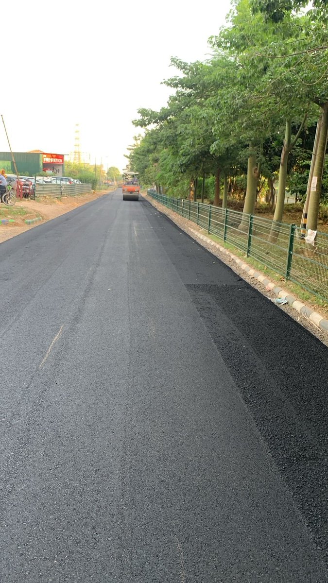 OfficialGMDA's tweet image. GMDA Steps Up Road Infra!🛣️
Work of construction of service roads in Sectors 58-67 is underway by GMDA,to improve vehicular movement & reduce traffic congestion in these sectors. #connectivity #safecommuting #TrafficManagement
@DC_Gurugram @TrafficGGM @MunCorpGurugram