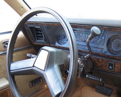 من منكم ساق سيارة قير عادي علاق
وش كان نوعها؟