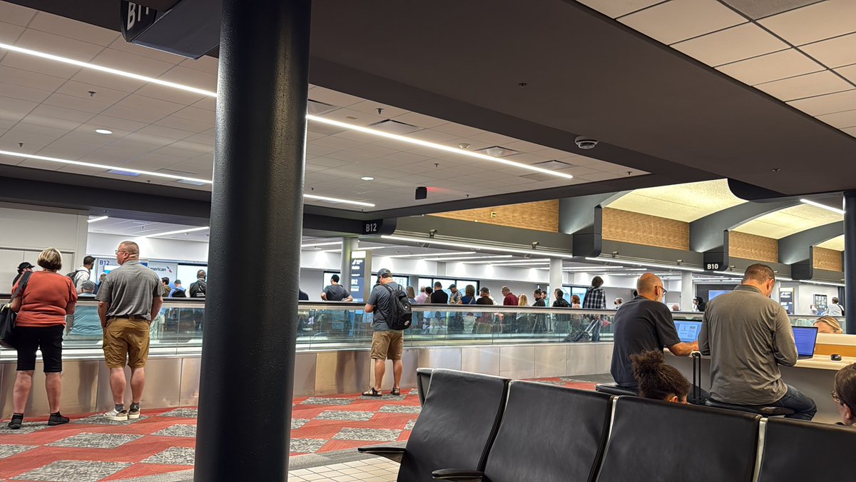 vortex9897's tweet photo. @AmericanAir here is the current situation at PIT. System wide outage! Chat and phone reservations are not allowing rebooking because they’re saying it’s a weather issue. https://t.co/IOeMmtN50P