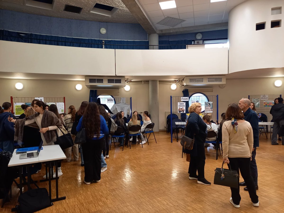 aclimoges's tweet image. 📢 Semaine de l’engagement au lycée Suzanne Valadon de Limoges !
Les lycéens organisent leur Forum de l’engagement pour faire découvrir à tous les élèves les nombreuses façons de s’impliquer au lycée : 
🔍#CAVL, éco-délégué, #pHARe, MDL, AS, laïcité ...