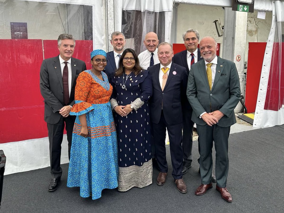 À l’occasion des Fêtes de Wallonie, l’Ambassadeur a pris part à plusieurs manifestations officielles marquant ces belles journées, en compagnie d’autres représentants diplomatiques et des hautes personnalités institutionnelles. 

#fetesdewallonie