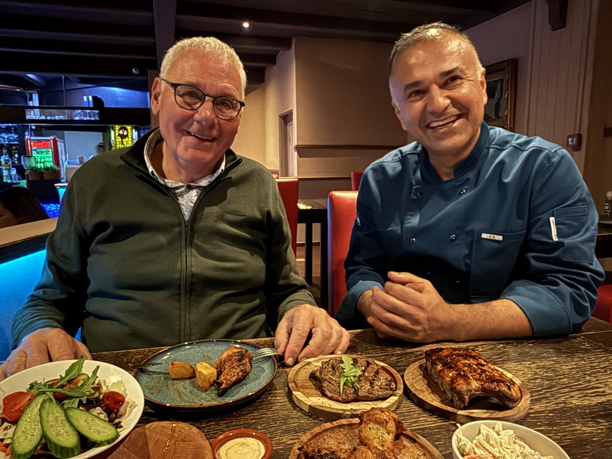 JandeHoop's tweet image. Weer heerlijk tapas gegeten bij onze vriend Dino van Catalunia in Apeldoorn 😋👍