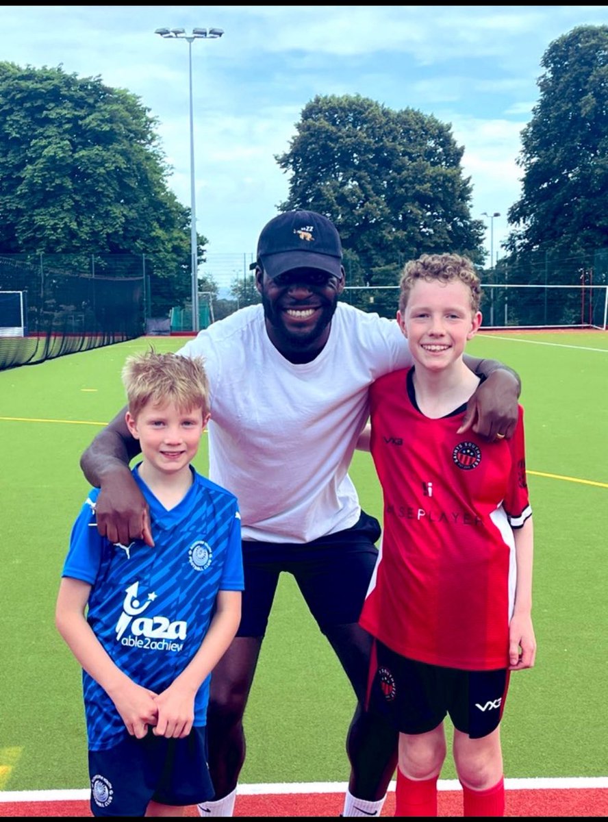 Happy birthday to the former #YTFC Guv’nor &amp; all-round-good-guy, <a href="/FrankNouble/">Frank nouble…..NIZ</a> ! Hope you have a good one! See you soon for a 🍻⚽️💚