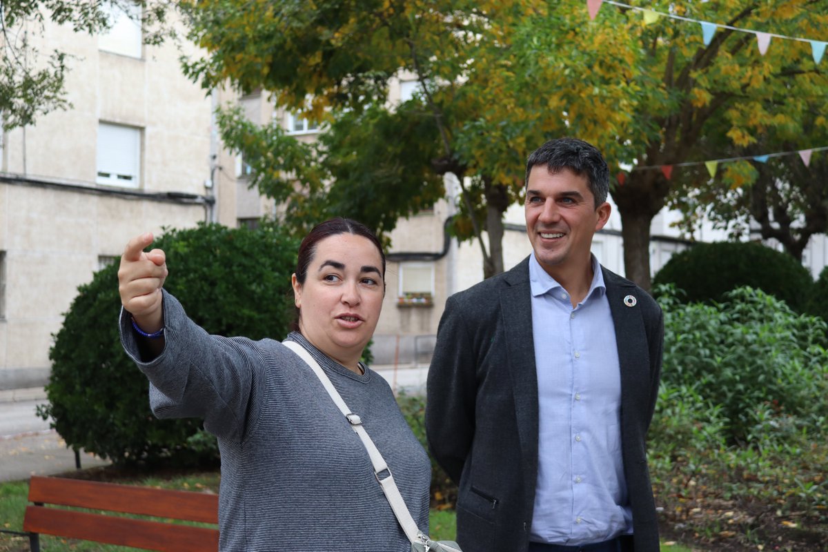psoesantander's tweet photo. Hoy nos hemos reunido con la Asociación de vecinos #PedroVelarde para escuchar las necesidades del barrio.
Encuentros así son clave para avanzar hacia una ciudad +habitable, con barrios cuidados y pensados para sus vecinos y vecinas. 🌹
#SantanderBarrioABarrio #TuBarrioCuenta https://t.co/vaapBMegtY