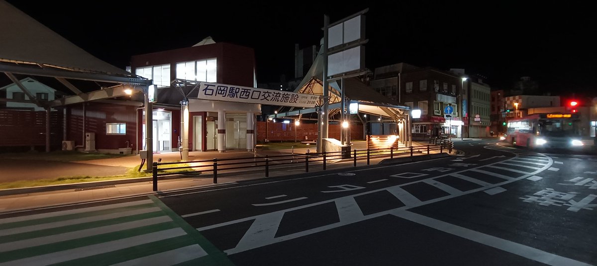 西口交流会館、静かで、空いてて、綺麗で、FREE WI-FI完備。最高だが壁紙の影響かシックハウス症候群で喉が痛い。改善求む。