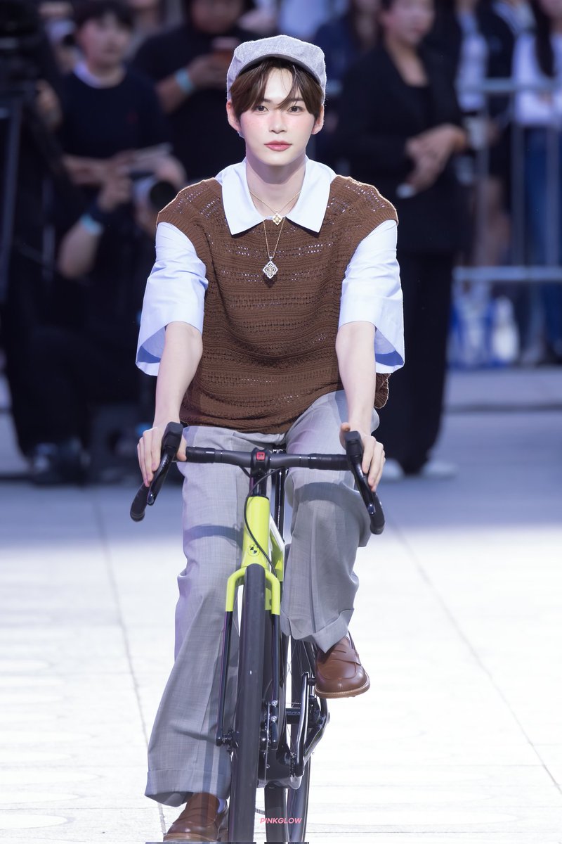 pinkglow0613's tweet photo. 250922

🚲🚲

#ZEROBASEONE          #ZB1          #제로베이스원          #성한빈 #SUNGHANBIN #ソンハンビン https://t.co/d3TcJWhOou
