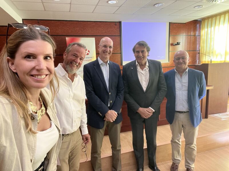 🇩🇰 Asistimos ayer en la @uammadrid junto con la Cámara Hispano Danesa de comercio al encuentro con 30 estudiantes daneses que cursan el último curso de bachillerato.
🙏Gracias Marianne K. por la invitación. Fue un placer compartir las expectativas de futuro de los estudiantes.