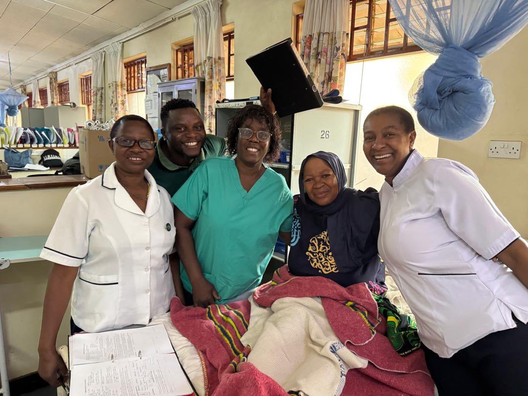 Today we share photos of our amazing medical team, at the fistula care centre in Malawi, with their patient.

Together, we can END FISTULA 💙

#lifeafterfistula #endfistula #womenshealth #Malawi