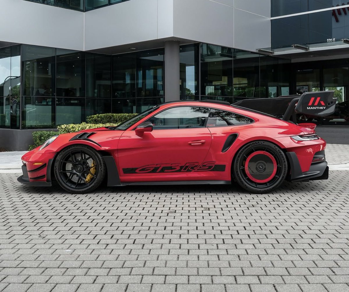 Porsche Club tweet media