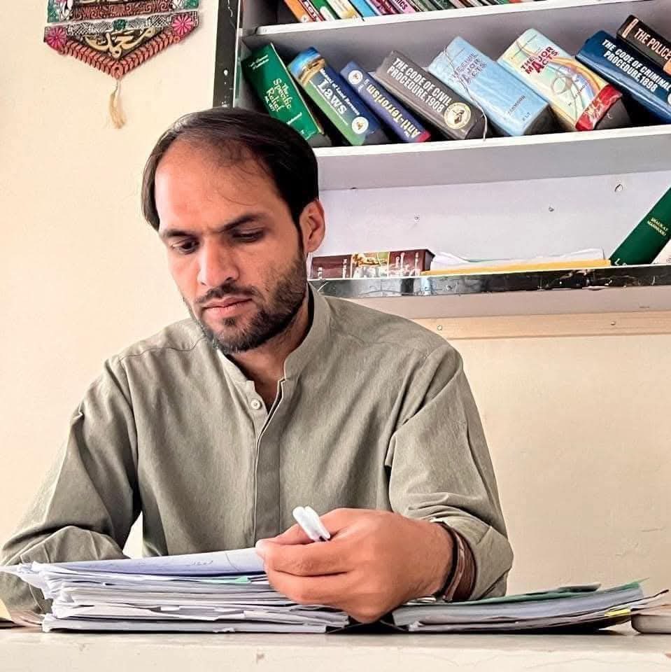 دن کی روشنی میں ایک پُرامن سیاسی کارکن، توانا آواز اور رول آف لاء پر یقین رکھنے والے چئیرمین ایڈووکیٹ زبیر بلوچ کی شہادت کی خبر نے دل کو بے حد افسردہ کر دیا ہے۔

الوداع چیرمین💔