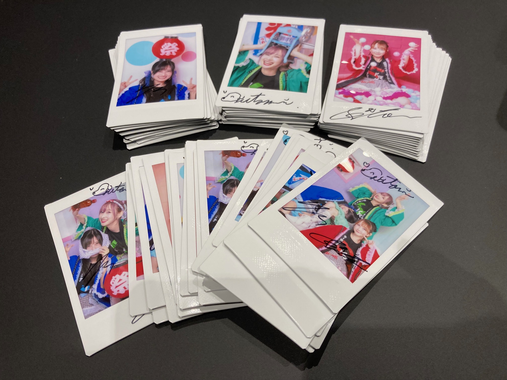 仮面ライダーガールズ メンバー 直筆サイン入り ポスター 仮面