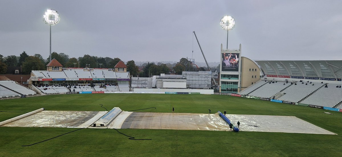 Chucking it down now ☔️