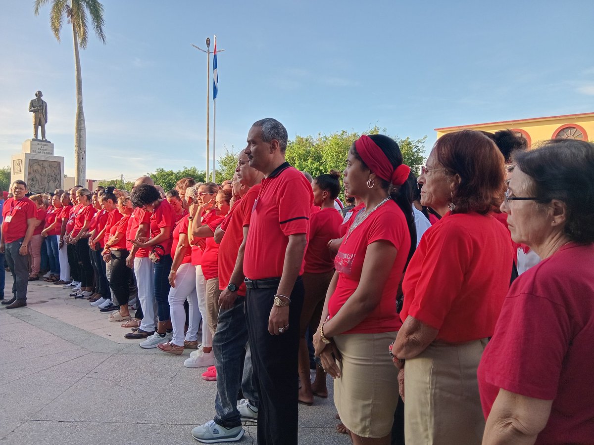 Desde la histórica Plaza de la Revolución en #Bayamo desarrollamos acto de reafirmación y apoyo incondicional a la hermana República Bolivariana de Venezuela.
#CubaConVenezuela 
#MiMóvilEsPatria