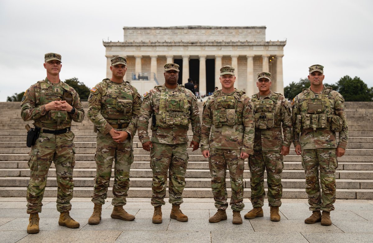 DCGuard1802's tweet image. #Readiness and #proficiency starts with us!

The @nationalguardMS and @LANationalGuard have partnered providing professional support to the @DCPoliceDept during Operation Safe and Beautiful D.C., a strategic initiative directed by the @USMarshalsHQ: dvidshub.net/news/549053/mi…