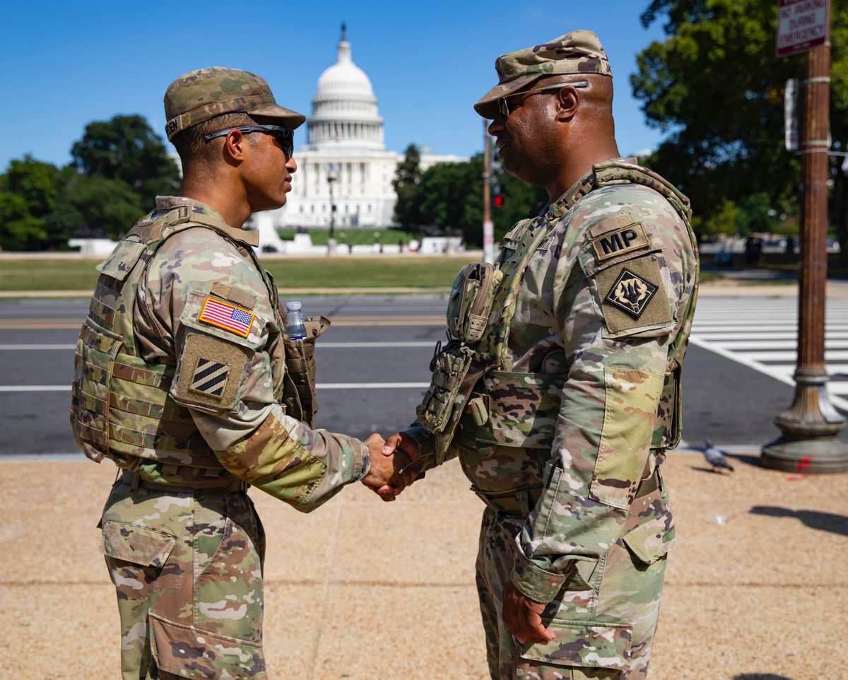DCGuard1802's tweet image. #Readiness and #proficiency starts with us!

The @nationalguardMS and @LANationalGuard have partnered providing professional support to the @DCPoliceDept during Operation Safe and Beautiful D.C., a strategic initiative directed by the @USMarshalsHQ: dvidshub.net/news/549053/mi…