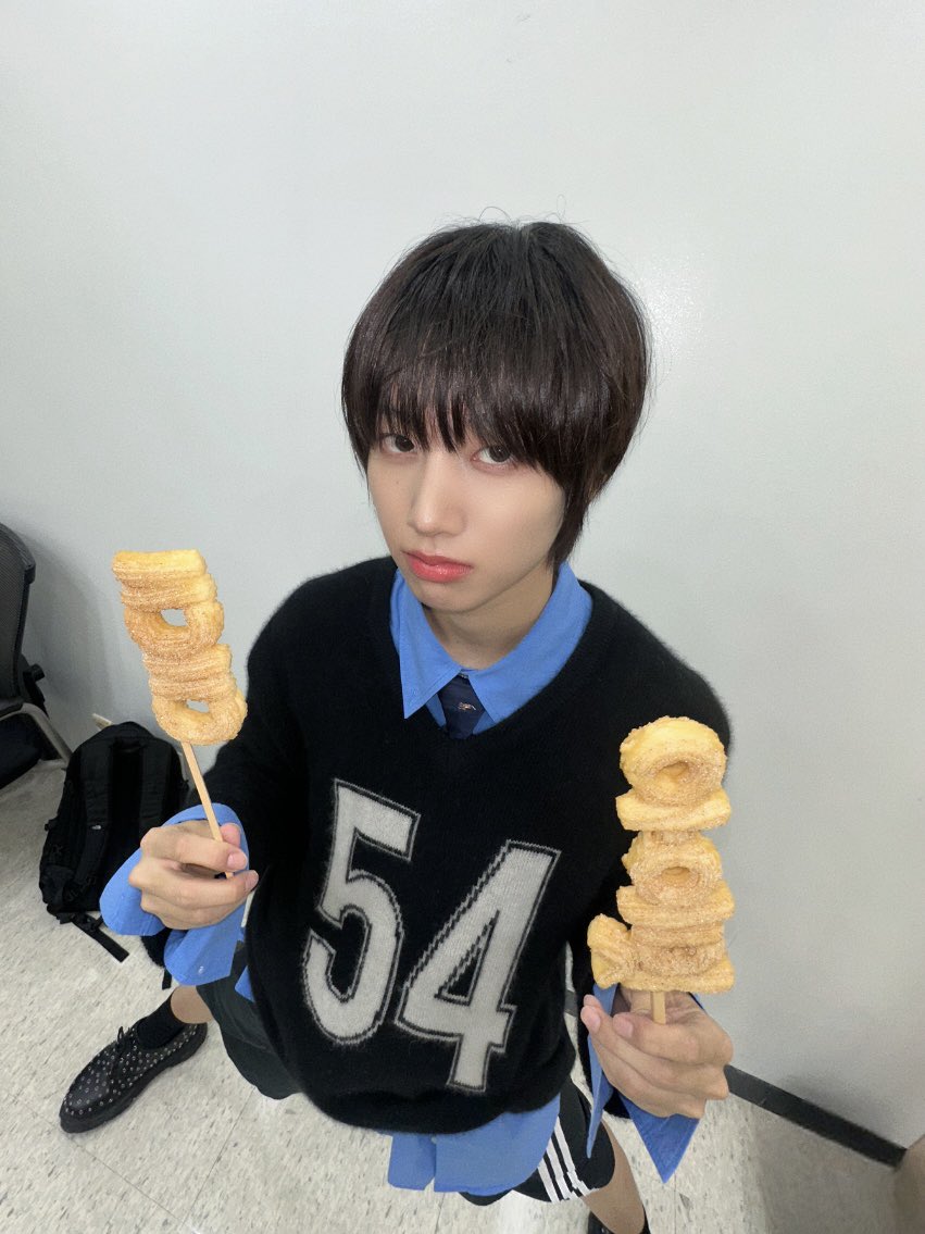 IDID_starship's tweet image. [🌠] #박성현_DID
오늘 저희가 준비한 츄러스랑 음료 잘 드셨나요? 저도 너무 맛있어서 2개나 먹었어요ㅋㅋㅋ

#IDID #아이딧 #PARKSEONGHYEON #박성현