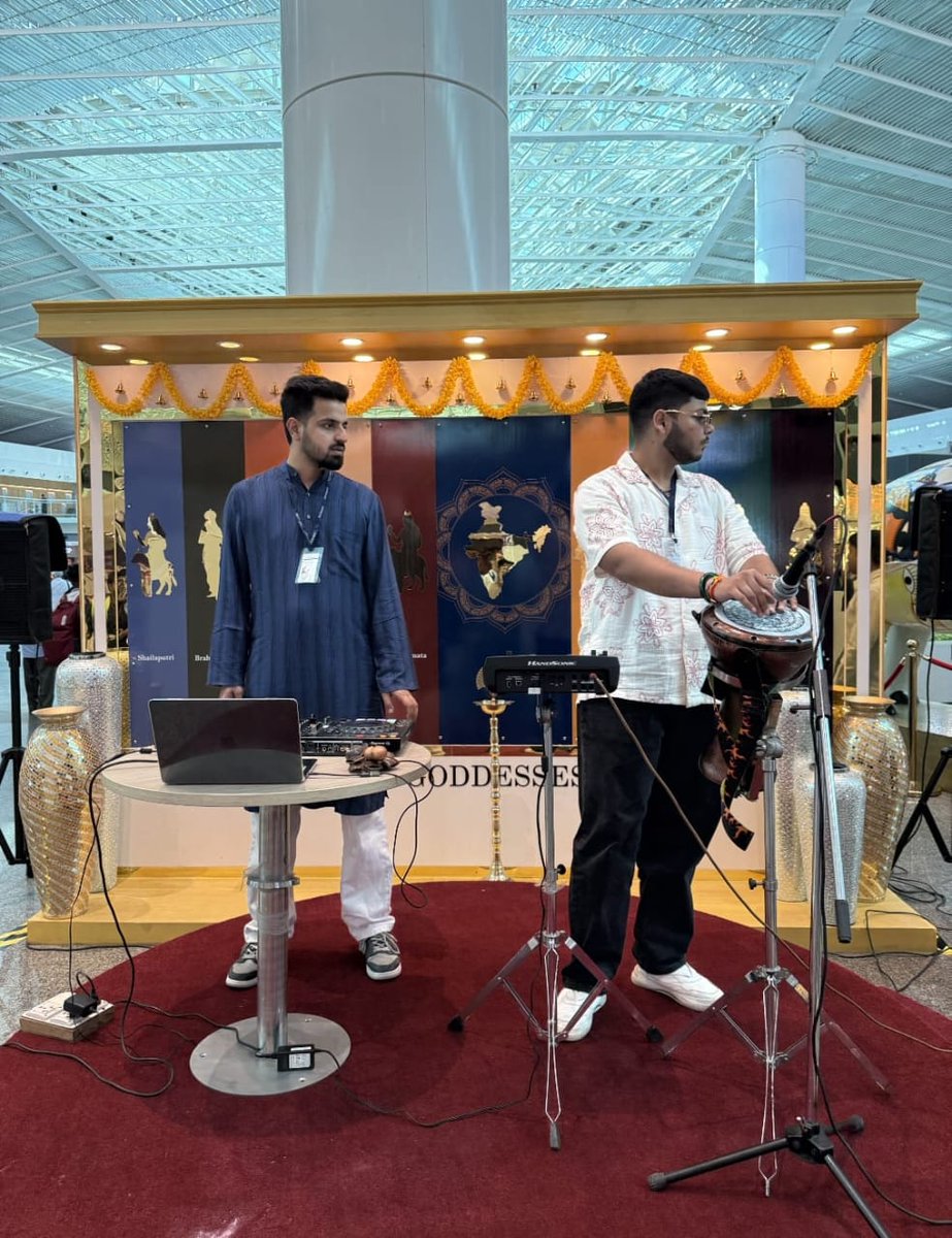 gaitonde_7's tweet image. Beats that lift the festive spirit at @delhiairport 🎧✨ Celebrating Navratri at Terminal 1 with energy and music!
#Navratri #DelhiAirport #Terminal1