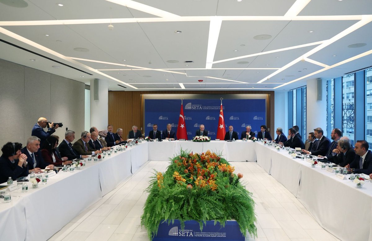 Cumhurbaşkanımız Recep Tayyip Erdoğan, New York'ta SETA eşgüdümünde ABD'li düşünce kuruluşu temsilcileriyle bir araya geldi.

#PalestinesVoiceErdogan