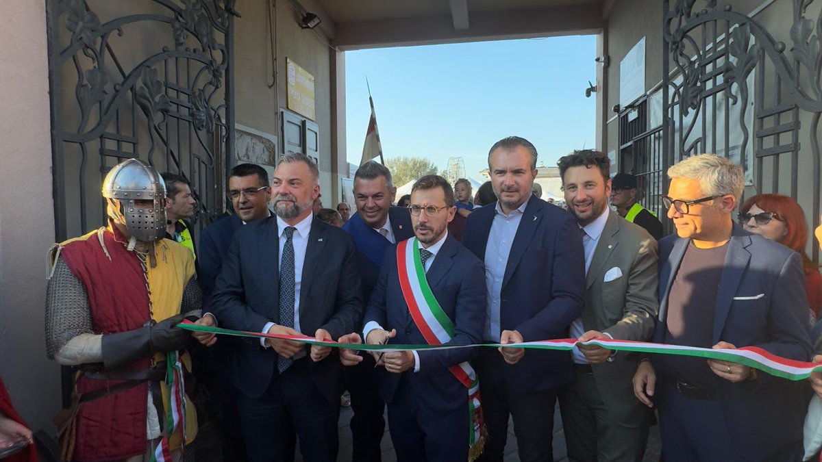 Inaugurazione della Festa del Vino a Casale Monferrato. Più di 30 pro loco, decine di aziende coi loro prodotti, migliaia di persone ogni sera. Bravo Sindaco Emanuele e bravi a tutti gli organizzatori!