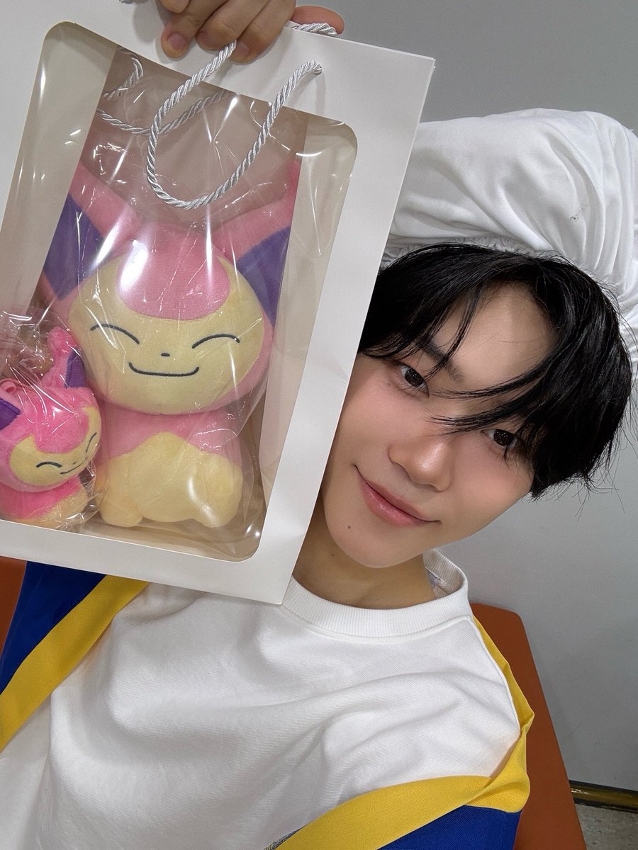 CYE_MEMBERS7's tweet image. 가족 같은 쇼챔피언 소중할수록 더 파이팅 하기❤

#장여준 #JANGYEOJUN
#CLOSEYOUREYES #클로즈유어아이즈 
#클유아 #CYE