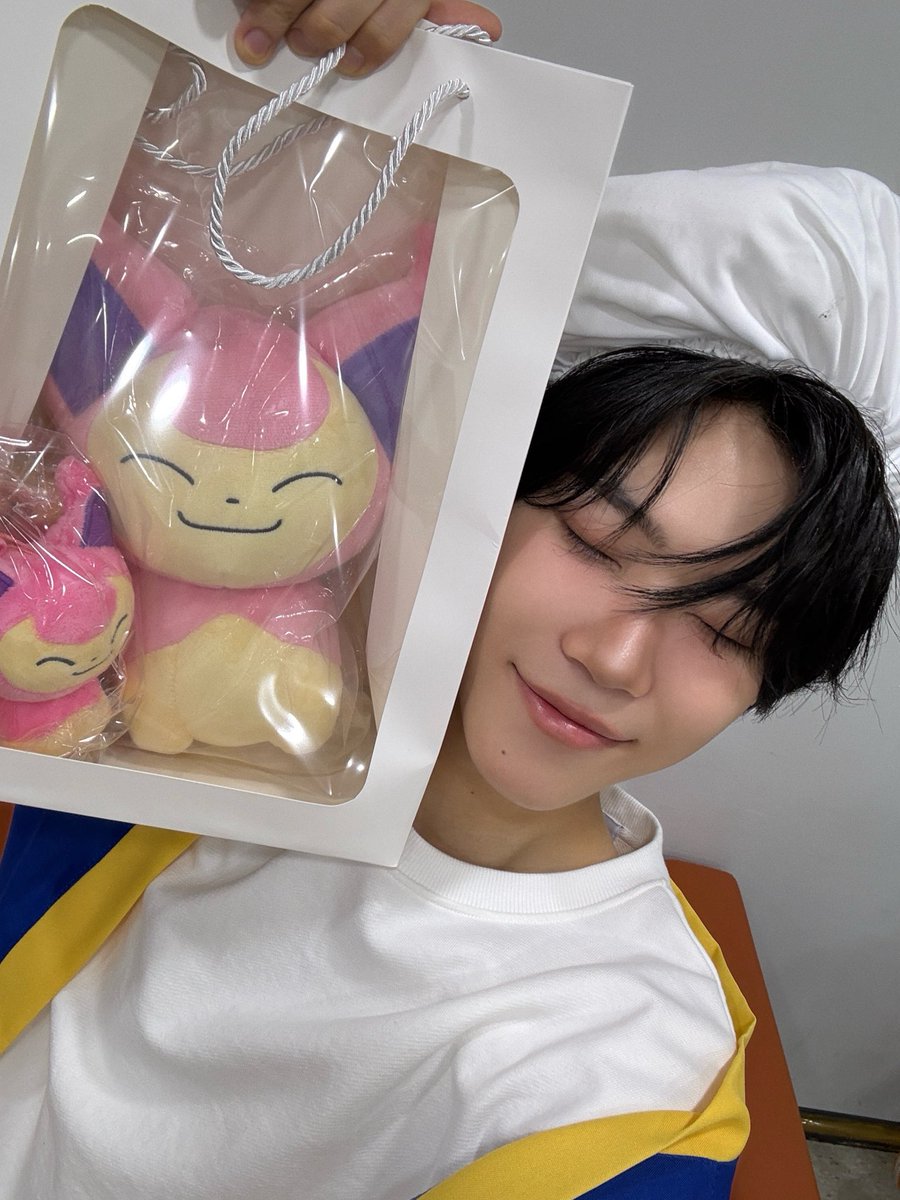 CYE_MEMBERS7's tweet image. 가족 같은 쇼챔피언 소중할수록 더 파이팅 하기❤

#장여준 #JANGYEOJUN
#CLOSEYOUREYES #클로즈유어아이즈 
#클유아 #CYE