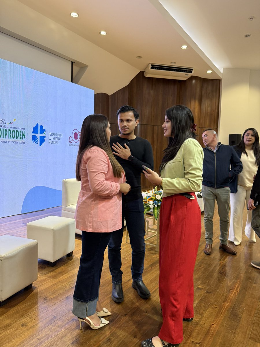 HazelAlegria_HN's tweet photo. Foro- Debate: Estrategias para reducir de manera gradual y sostenida la exclusión histórica de las juventudes hondureñas del debate público y de la toma de decisiones en asuntos que afectan el pleno goce de sus derechos.

Los jóvenes siempre hemos sido los llamados y siempre hemos estado en la primera línea de los procesos de transformación y revolución. No somos solo el futuro, somos el presente que impulsa cambios reales en la sociedad. 

🚨Recordemos, solo @riximga , se reúne y escucha las peticiones de cada una de las y los jóvenes, con la continuidad del Proyecto de Refundación se logrará democratizar la economía para continuar las oportunidades para los jóvenes. ❤️🖤🌺✊🏼 @PartidoLibre 

#RixiPresidenta #AlcaldeDeBuenCorazon #JuventudesAlCongreso #NoVolveran🐀🤡