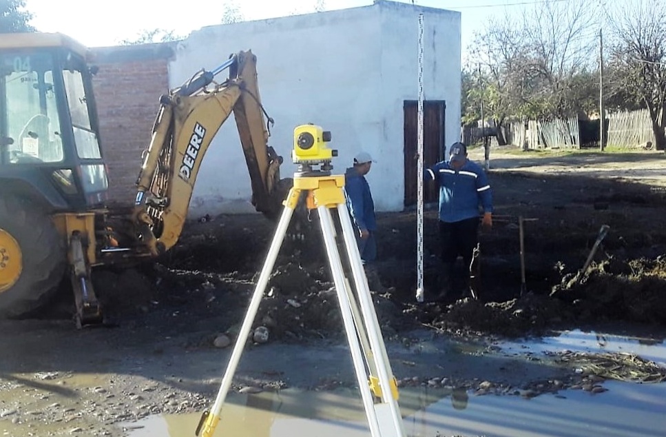 En el barrio 4 de Junio de Orán se amplió la red cloacal con la instalación de 257 metros de cañerías, 20 conexiones domiciliarias y la construcción de tres bocas de registro.  
👉tinyurl.com/ytuzu44y

#Salta #ObrasParaSalta #ObrasQueTransforman