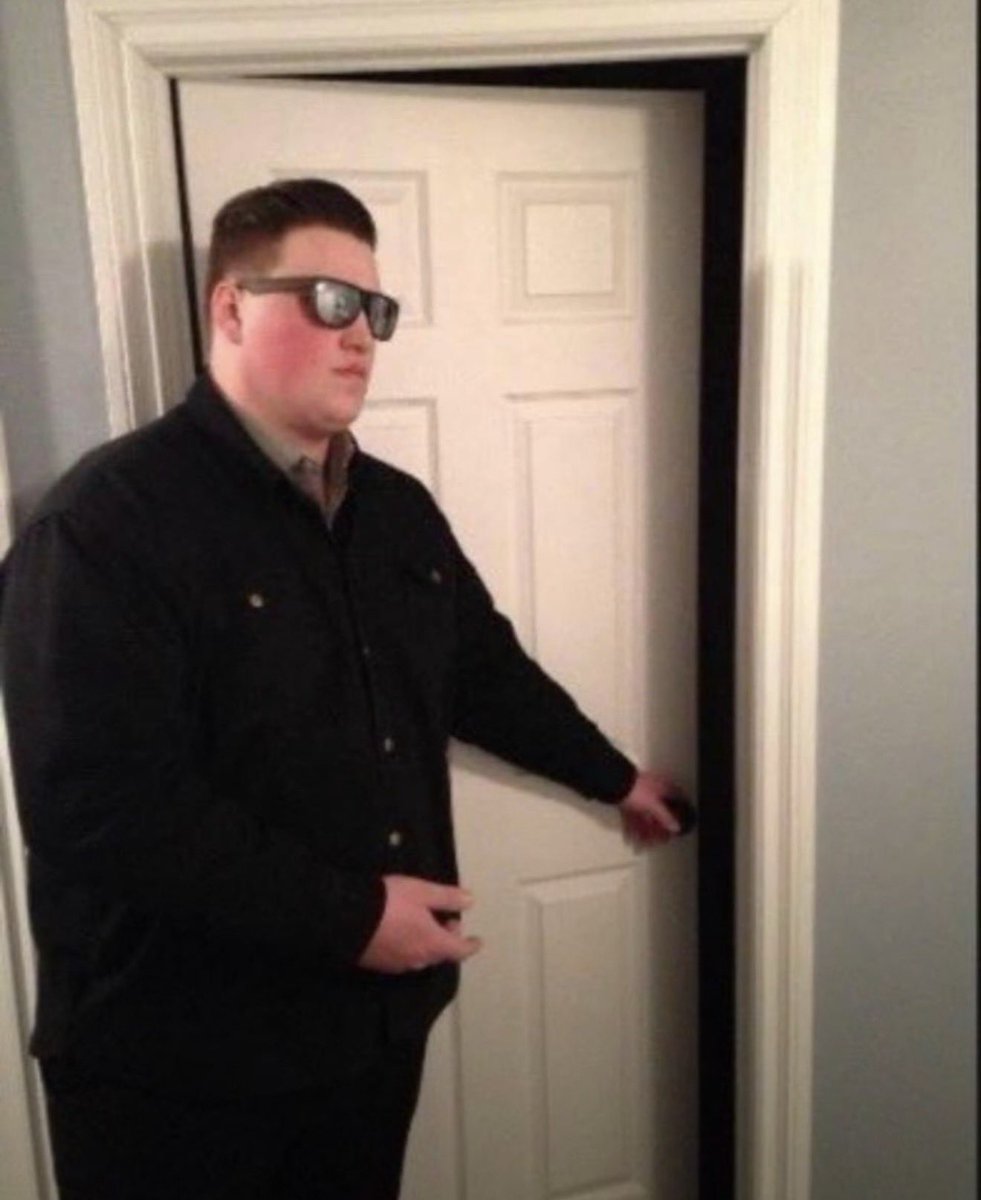 Ich bin der Türsteher an Türe der Diskothek Deutschland. Ihr seid feierwütige Migranten. 

Mit welchem Spruch (Wahr oder Lüge) würdet Ihr mich überzeugen wollen, um reinzukommen??  

Antwort in den Kommentaren