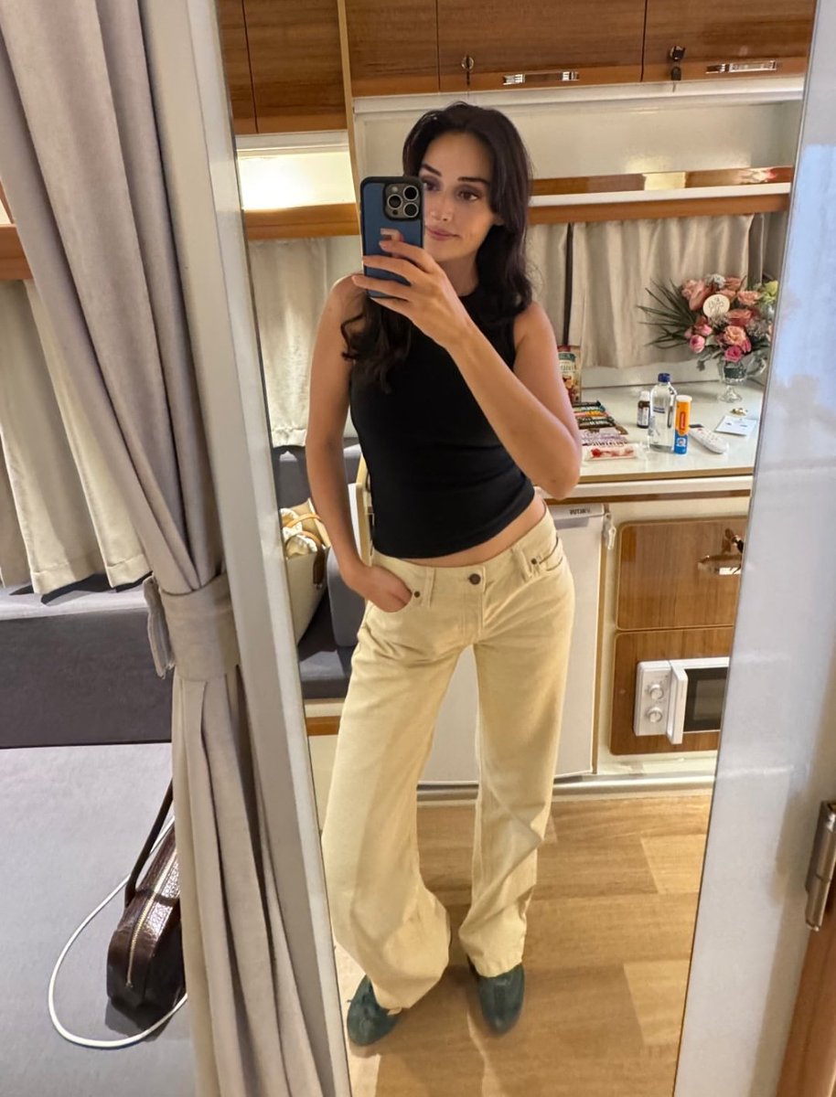 no context esra bilgiç (@nocontextesrab) on Twitter photo 