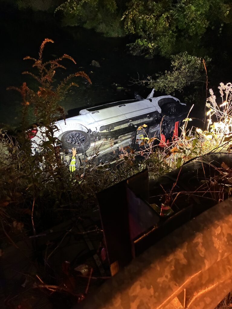 EBFireRescue's tweet photo. East Bridgewater Fire and Police Departments Respond to Crash into River: Chief John Dzialo and Deputy Chief Michael McLaughlin report that the East Bridgewater Fire and Police Departments responded early Wednesday morning after a pickup truck went over… https://t.co/4XKKUQKNWP https://t.co/3rYXeBu3SW