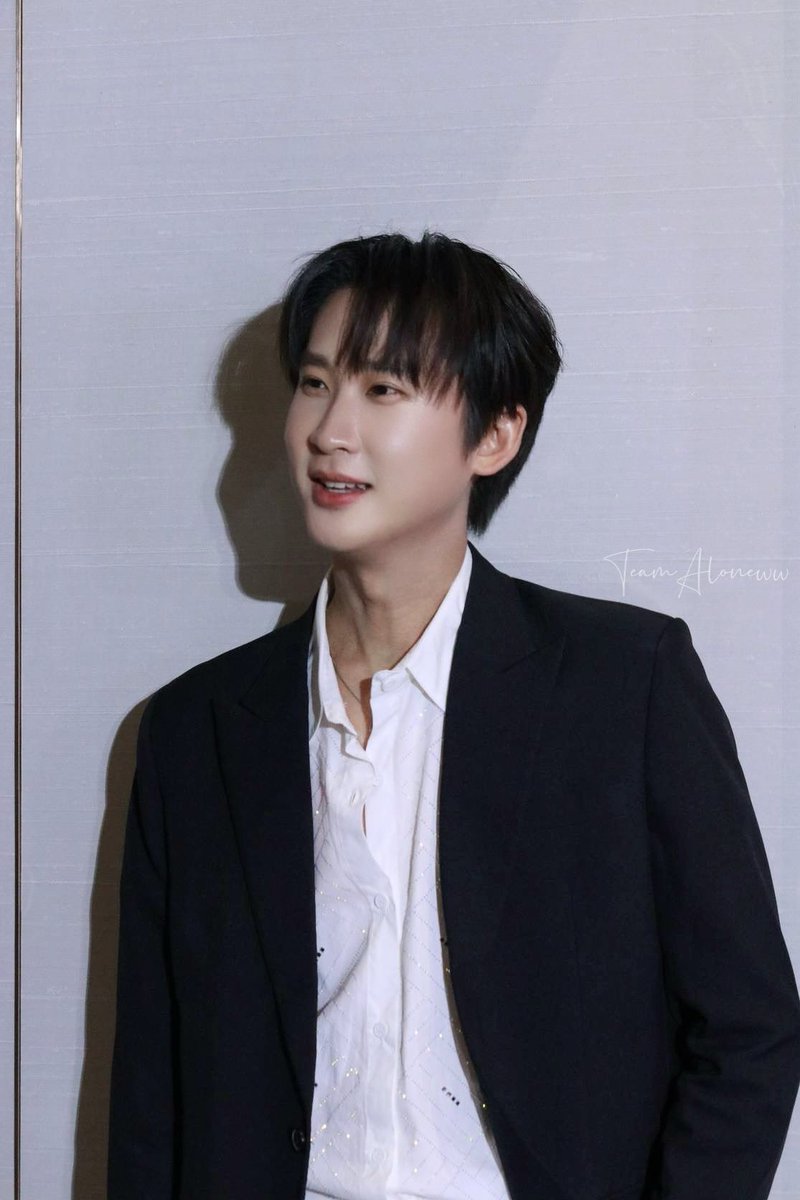 AlonewwTeam's tweet image. ท่าน ceo ก็เท่ห์เกิ๊น 😎😎😎
#aloneww
#YEntertainAwards2025xJisuLife