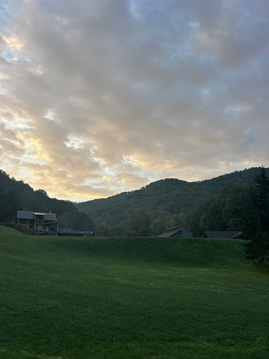 GcsRunning's tweet image. Sunrise run at windy gap!