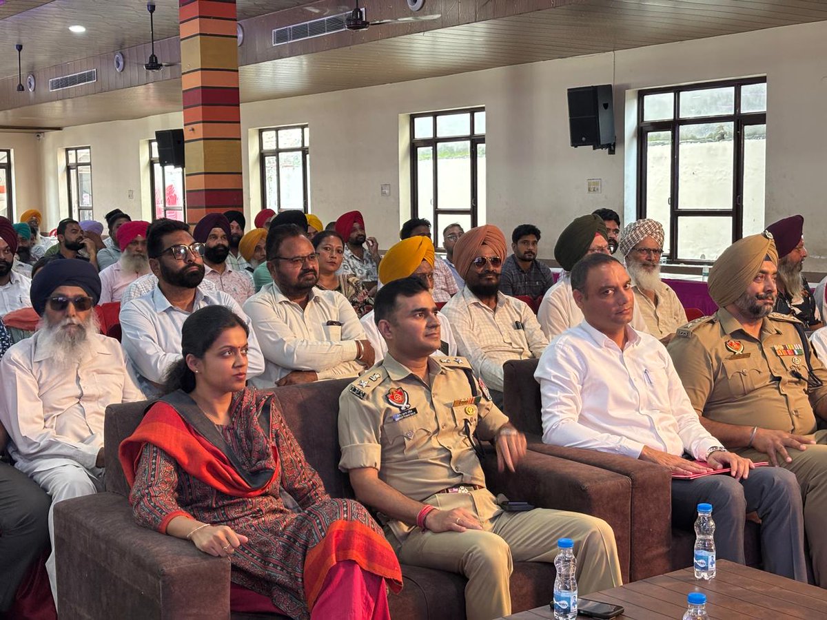 ਟਾਂਡਾ ਬਲਾਕ ਵਿੱਚ ਪਰਾਲੀ ਪ੍ਰਬੰਧਨ ਸਬੰਧੀ ਸਿਖਲਾਈ ਕੈਂਪ ਲਗਾ ਕੇ ਕਿਸਾਨਾਂ ਅਤੇ ਅਧਿਕਾਰੀਆਂ ਨੂੰ #ZeroBurning ਦੇ ਟੀਚੇ ਵੱਲ ਪ੍ਰੇਰਿਤ ਕੀਤਾ।

👉 ਸਬਸਿਡੀ ਵਾਲੀ ਖੇਤੀਬਾੜੀ ਮਸ਼ੀਨਰੀ ਦੀ ਵਰਤੋਂ ਯਕੀਨੀ ਬਣਾਈ ਜਾਵੇ
👉 ਛੋਟੇ ਤੇ ਸੀਮਾਂਤ ਕਿਸਾਨਾਂ ਨੂੰ ਤਰਜੀਹ ਮਿਲੇ
<a href="/jain_aashika/">Aashika Jain</a>
#ParaliManagement #Hoshiarpur