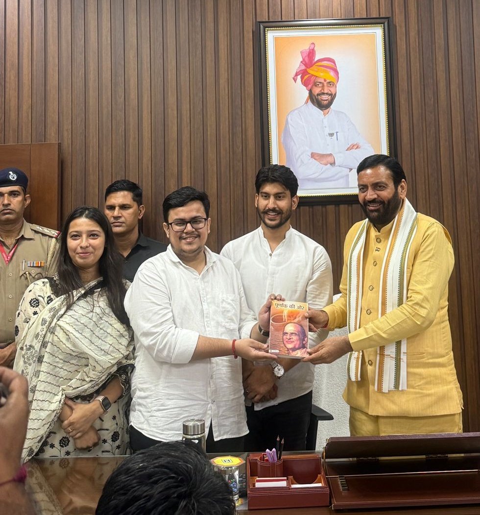 pawanverma0706's tweet image. Had the honor of meeting the Hon’ble Chief Minister of Haryana, Shri Nayab Singh Saini Ji, on the sidelines of the ABVP delegation’s visit following our historic victory in Panjab University.
